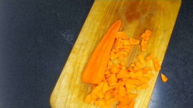 Рыбный суп из головы толстолобика или вкусный рецепт УХА в домашних условиях с речной рыбы смотреть онлайн