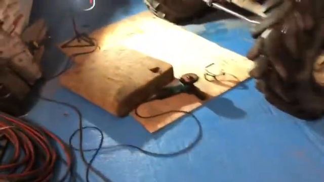 РОЛИКОВЫЙ КЛЮЗ НА УАЗ С МЕХАНИЧЕСКОЙ ЛЕБЕДКОЙ! смотреть онлайн