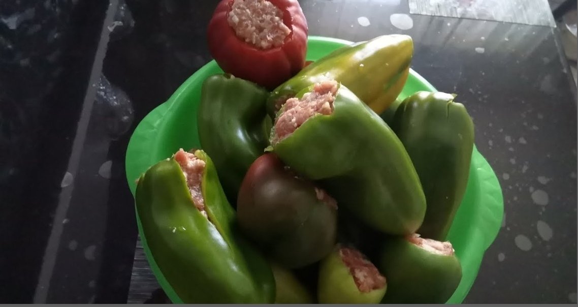 Фаршированные перцы с мясом и рисом. Stuffed peppers with meat and rice.