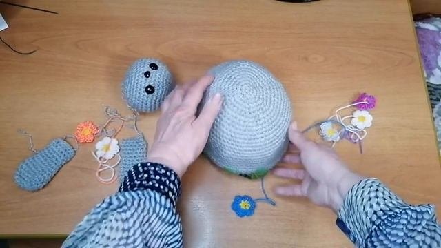 Мои 5 вязаных изделий февраля. Вяжу сейчас 3 изделия. Как я вязала зайку грелку на чайник. Мои план