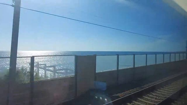 Поезд Адлер Москва. Вид из окна поезда на Черноморское побережье