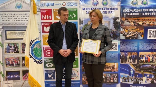 Джамиля Абдулаева стала Послом мира смотреть онлайн