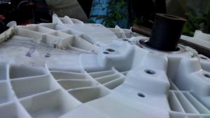 Ремонт стиральной машинки LG intellowasher WD10130N. Не крутится барабан. Меняем подшипники