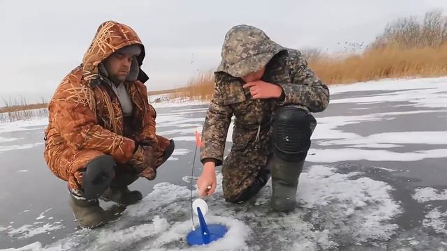 Зимняя рыбалка на жерлицы. Открытие сезона зимней рыбалки на щуку!!! смотреть онлайн