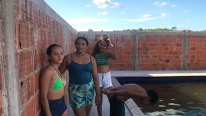 DESAFIO DA PISCINA|SE NÃO SABER A RESPOSTA CAI NA PISCINA.