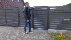Забор Ранчо, калитка, ворота и отмостка из дорождого бордюра.
