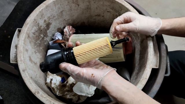 Mercedes C180 K (W203) M271.946 - Oil change смотреть онлайн