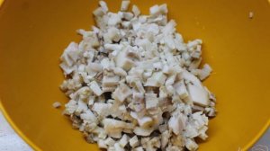 Закуска из копченого сала с зеленью и перцем чили