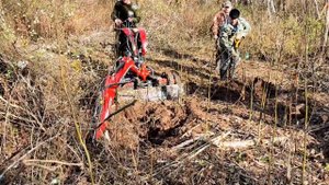 Мини экскаватор А23-М, работа за городом. Обустройство переправы.