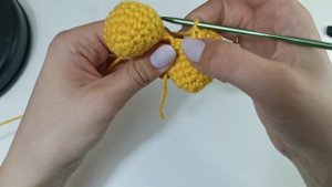 Как соединить ножки и начать вязать тело? Уроки Амигуруми/ Основы амигуруми/ Соединение ножек куклы
