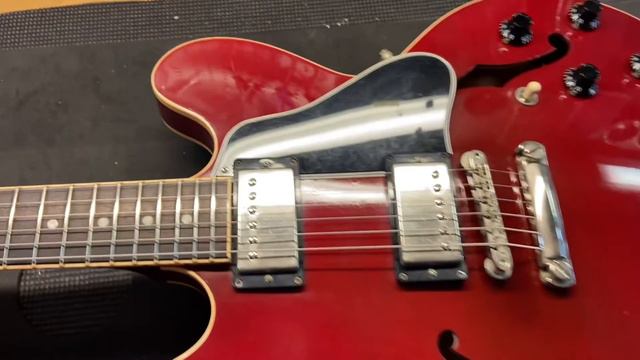 1998 Gibson ES 335 Dot Reissue Cherry смотреть онлайн
