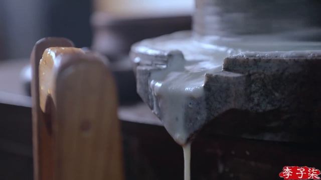 soy milk, steamed rice cake熬个豆浆再蒸几块紫薯米糕，再忙都要好好吃早饭啊!|Liziqi Channel