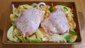 Куриные бедра с картошкой в духовке