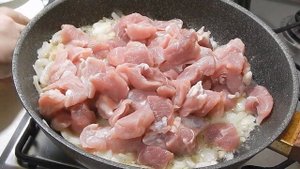 Мясо тушёное на сковороде ?рецепт с чесноком и хмели-сунели ?