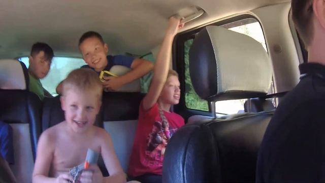 Веселая поездка с детьми в лес смотреть онлайн