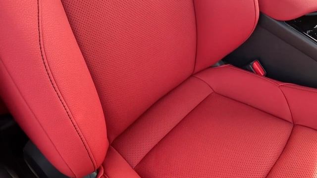Яркая Toyota C-HR - с не менее ярким салоном. Перетянули в красную экокожу [КРАСНЫЙ САЛОН 2022]