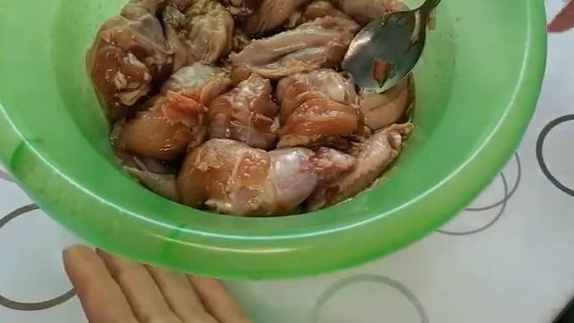 Крылышки в соево-медовой заливке с имбирём и кунжутом смотреть онлайн