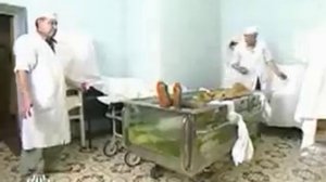 Мавзолей как купают Ленина Нервных просим не смотреть!!!