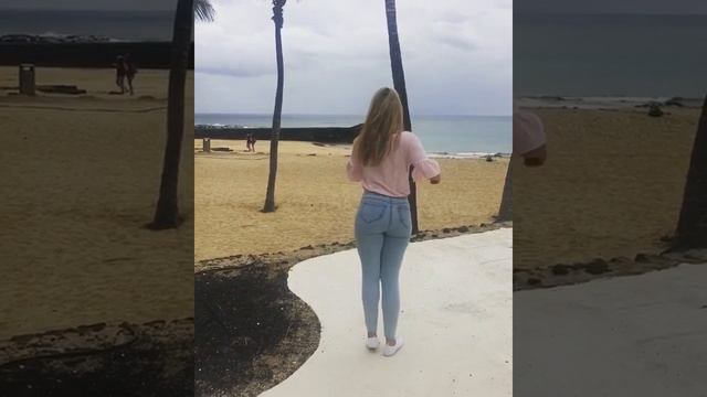 Kristina Muno - UrbanKiz Ladystyling at the Beach to Badoxa - Me Toca смотреть онлайн