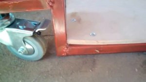 Лежак для ремонта машины