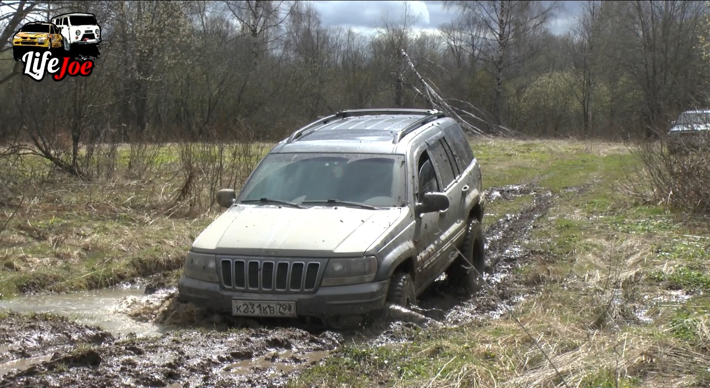 Jeep Grand Cherokee 2022 на бездорожье