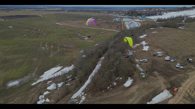 Полеты на параплане в Туутари-парк. ЮВ сторона Кирхгоф. 15.04.23. Съемка с дрона. смотреть онлайн
