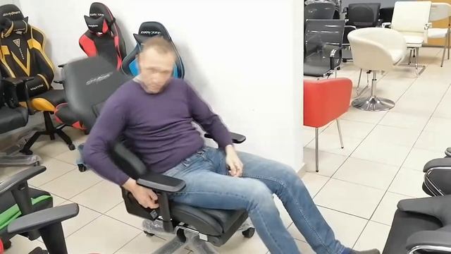 От специалиста chair Dxracer IS133/N в Минске как настроить игровое кресло под себя правильно.