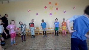 Дети маршируют и поют 21 02 2014г