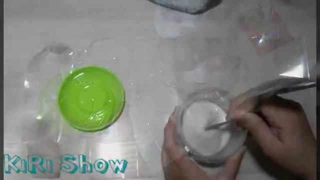 Как сделать Неньютоновскую жидкость? KiRi Show смотреть онлайн