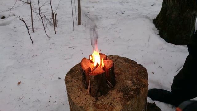 Поход с чаем на костре. Финская свеча изготовление. смотреть онлайн