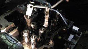 #12. Двигатель caterpillar c15. Разбор головки. Снятие и опрессовка ГБЦ. Часть 10