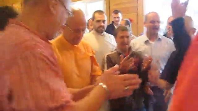 Первый киртан с Е.С.Бхакти Говинда Свами в только что построенном храме в ОМске 2009г смотреть онлайн