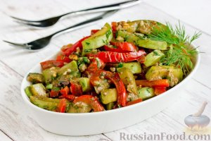 Жареные – ароматнее!
САЛАТ ИЗ ЖАРЕНЫХ КАБАЧКОВ С БОЛГАРСКИМ ПЕРЦЕМ И ОРЕХАМИ