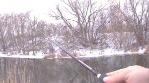 Поиск щуки на малой реке  в феврале