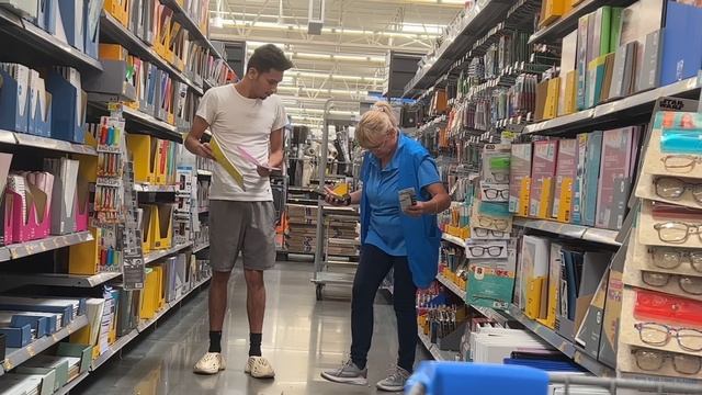 Throwing Pop Its Fireworks At People Prank! смотреть онлайн