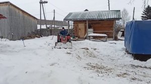 Очищаем ограду от снега Мотороллером Муравьём