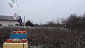 Пчеловодство в Подмосковье. Защита ульев от синиц и дятлов.