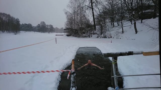 Зимний пляж на Шибаевском пруду в Кузьминском парке смотреть онлайн