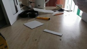 КАК СДЕЛАТЬ ЛЕГКО ПОДСТАВКУ ДЛЯ НАУШНИКОВ!!!!!!