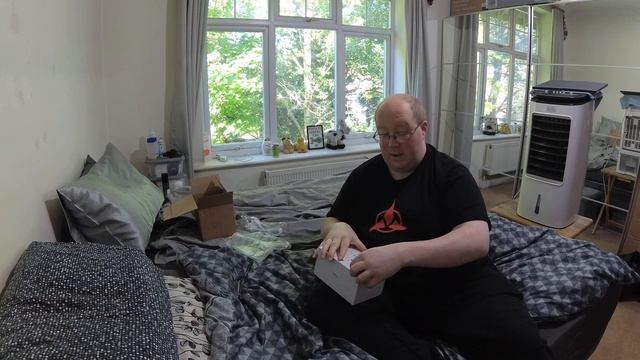Unboxing a UniFi U6 Mesh access point
