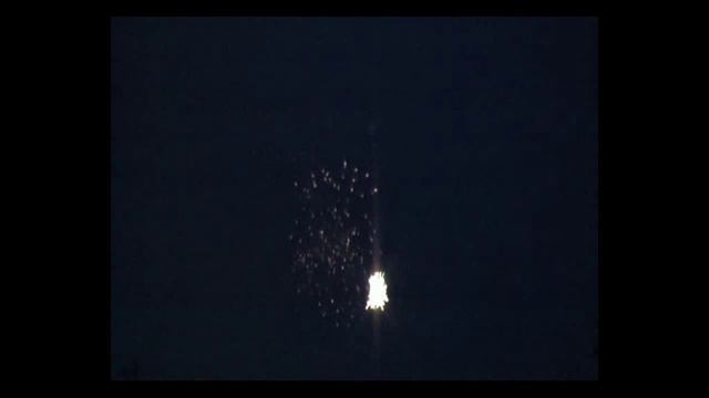 САЛЮТ 9 МАЯ 2010 ГОДА .avi смотреть онлайн