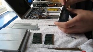 Apple Macbook pro 2.2Ghz HDD Upgrade (Time Lapse)