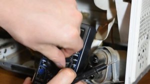 Показываю как за 2 минуты проверить конденсатор из микроволновки