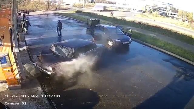 Эффектно въехал на автомойку