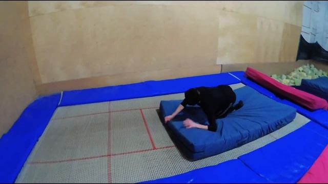 МЫ СОЗДАЛИ ПЛОЩАДКУ МЕЧТЫ с МЯГКОЙ ЯМОЙ и ГИМНАСТИЧЕСКИМ ТУРНИКОМ на УЛИЦЕ смотреть онлайн