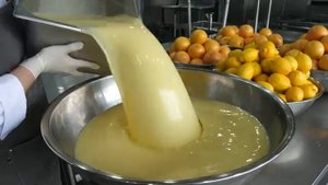 свежевыжатый фруктовый сок и аде (клубника, лимон, грейпфрут) - корейская уличная еда