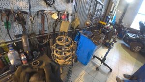 Замена опорных подшипников Volvo V40. Как заменить опорные подшипники?