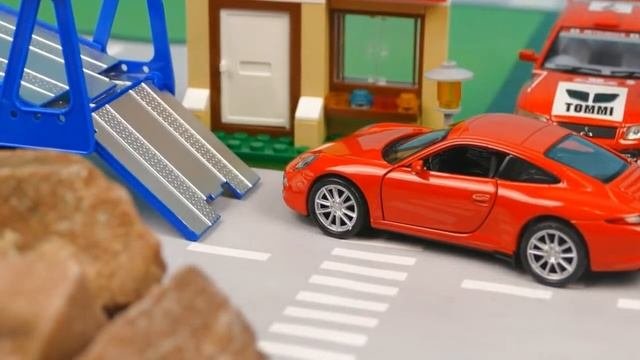Приключения скорой помощи. Скорая помощь помогает полиции и другой технике