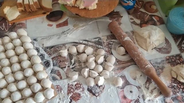 Лепим с внучкой пельмени...Мы на "Шоу роботов"...Гуляем по вечернему Ставрополю... смотреть онлайн