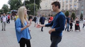 ПИКАП ПРАНК: ВЗЯЛ ЗА ЗАДНИЦУ. КАК ПОТРОГАТЬ ЗА СОЧНУЮ ПОПКУ. ОНА ПОДСТАВИЛА ПОПУ. РЕАКЦИЯ. ПРИКОЛ.